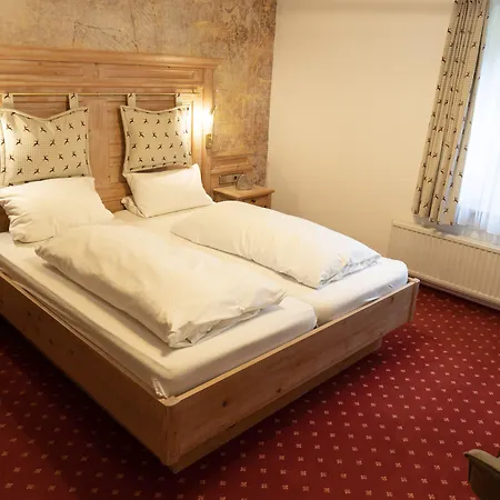 Landgasthof Hirschen Kro 3*